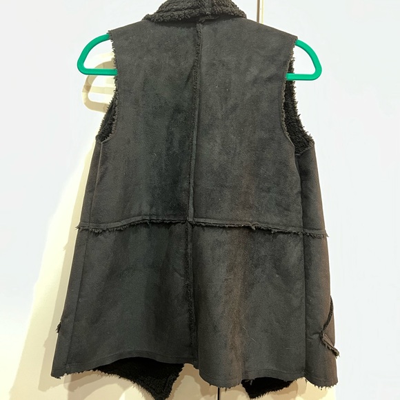 Caslon Black Shearling Suede Reversible Vest - Picture 4 of 6